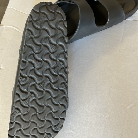 Like new - Picture 2 of 2